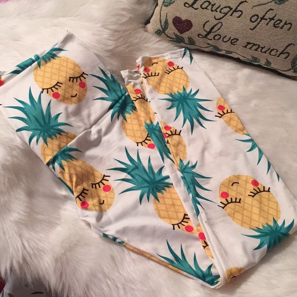 Pants - NWT New soft pineapple 🍍 leggings stretchable SML